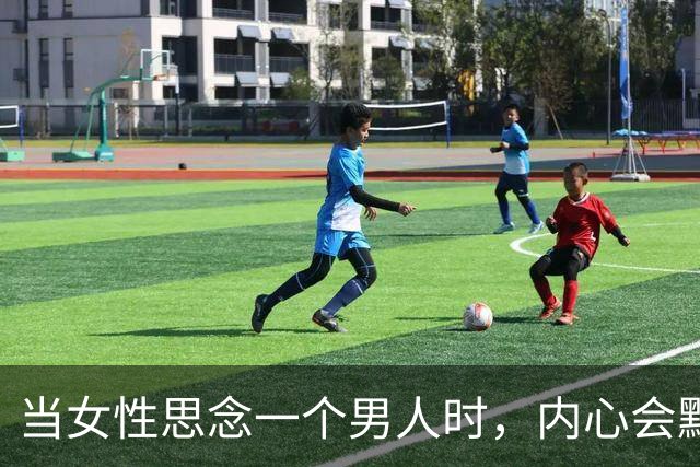 当女性思念一个男人时，内心会默默做的四件事